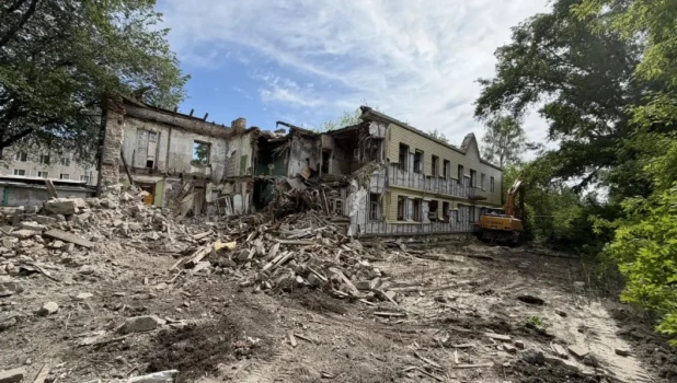 Снесли здание на ул. 1-я Западная, 47а в Барнауле.