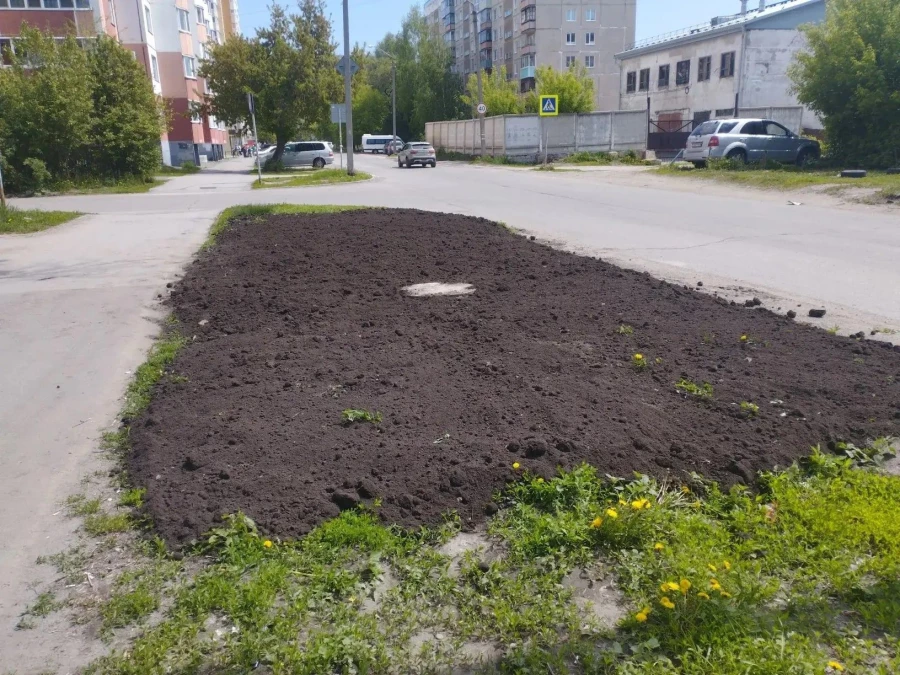 «Росводоканал Барнаул» благоустраивает территории, где в осенне-зимний период проводились работы на сетях водопровода и канализации.
