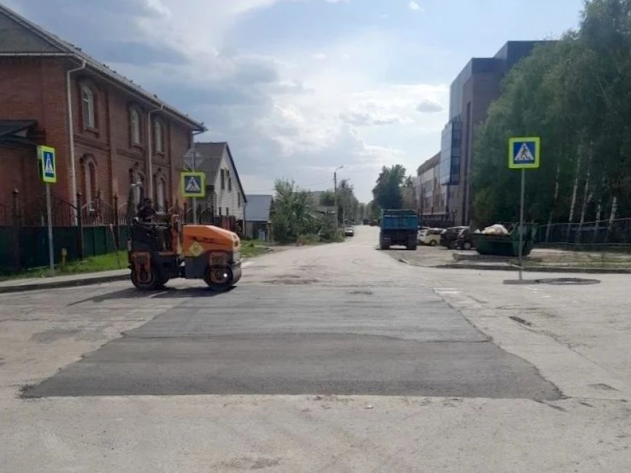 «Росводоканал Барнаул» благоустраивает территории, где в осенне-зимний период проводились работы на сетях водопровода и канализации.