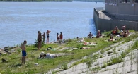 Барнаульцы загорают.