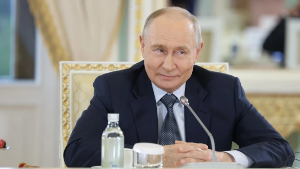 Владимир Путин на встрече с руководителями международных информагентств в рамках ПМЭФ.