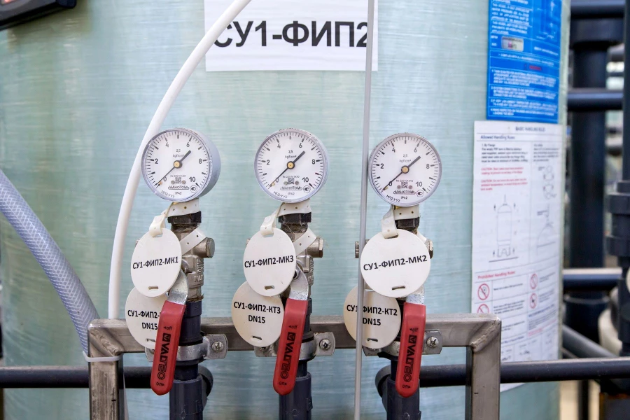 Специалисты «Росводоканал Барнаул» круглосуточно следят за давлением в сети, чтобы обеспечить стабильную и надежную подачу воды.