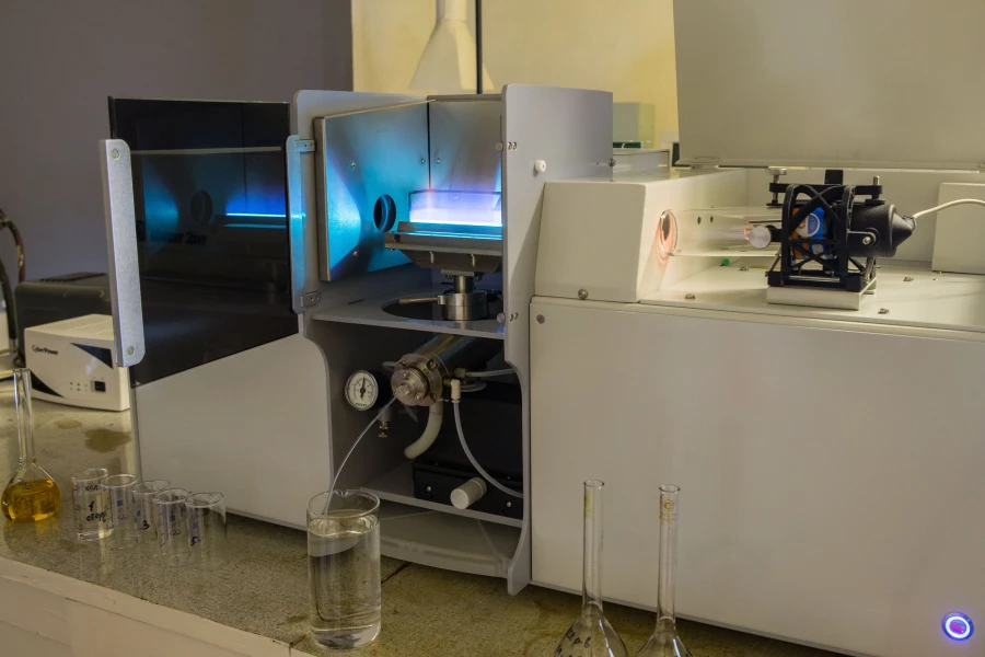 Лаборатория Михайловского завода химреактивов.