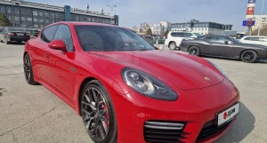 Гламурный Porsche Panamera продают в Барнауле за 4,1 млн рублей