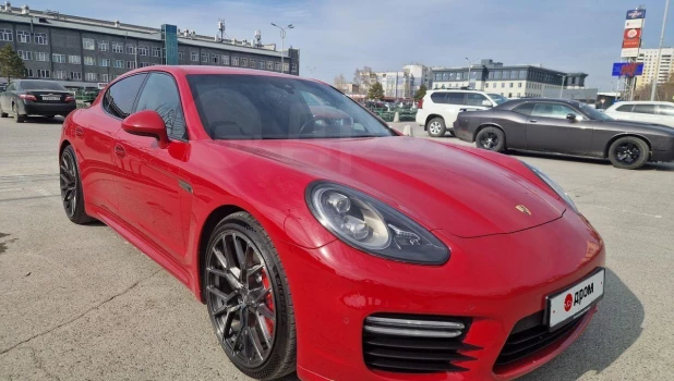 Гламурный Porsche Panamera продают в Барнауле за 4,1 млн рублей