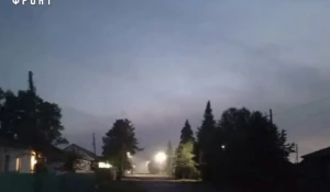В селе Смоленском Алтайского края горит свалка.