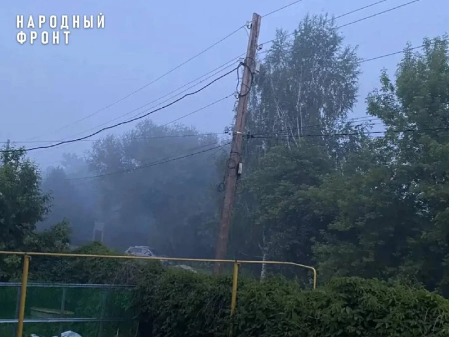 В селе Смоленском Алтайского края горит свалка.