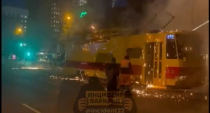 Ночное фаер-шоу на проспекте Строителей.