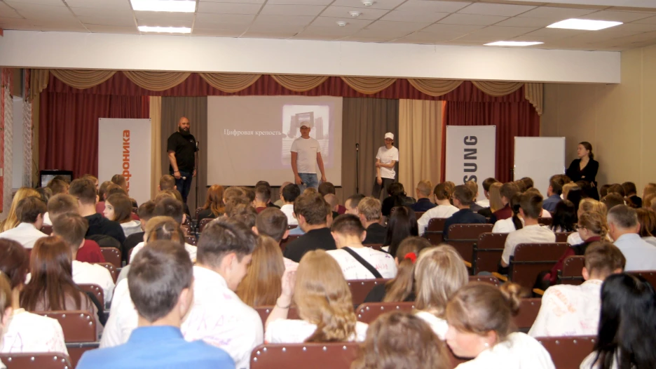 Компания «Телефоника» в нескольких школах Алтайского края провела уроки «Цифровая крепость и искусственный интеллект».