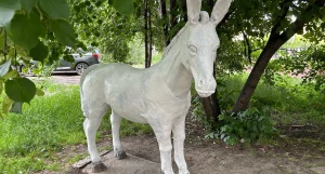 Закрасили фигуры в барнаульском дворе.