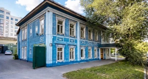 В центре Барнаула продают двухэтажное здание.