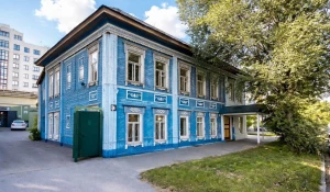 В центре Барнаула продают двухэтажное здание.