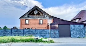 Огромный коттедж с банным комплексом продается в Барнауле за 13,5 млн рублей