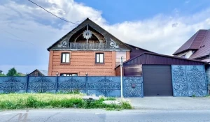 Огромный коттедж с банным комплексом продается в Барнауле за 13,5 млн рублей