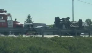 На Чуйском тракте перевернулся бензовоз.
