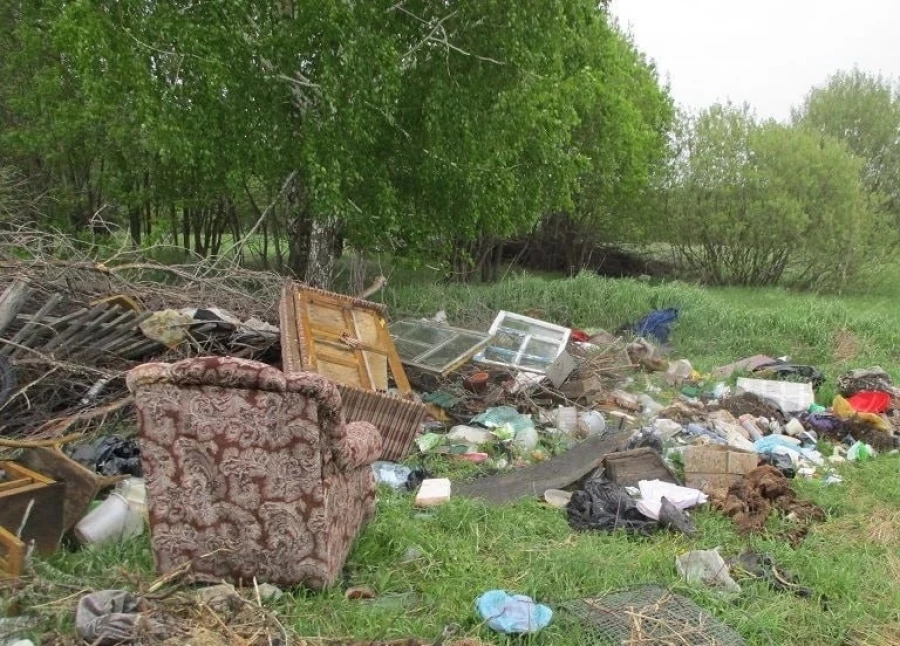 Огромная свалка.