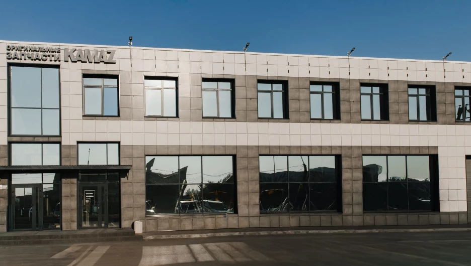 Компания «Автокомплекс» открыла в Барнауле фирменный магазин «Оригинальные запчасти КАМАZ».