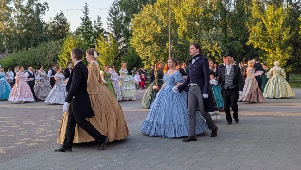 Ночной бал «Северной стороны» в парке «Центральный». 
