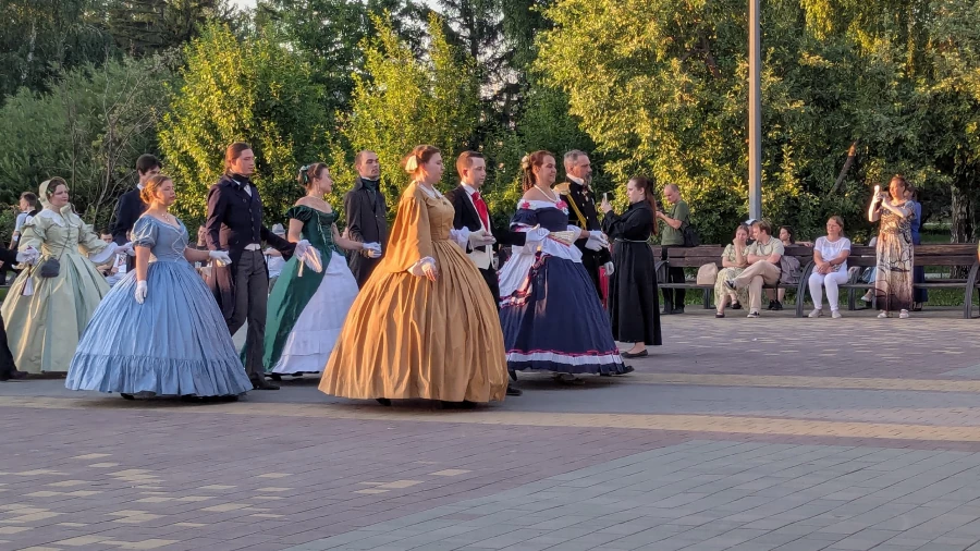 Ночной бал «Северной стороны» в парке «Центральный». 