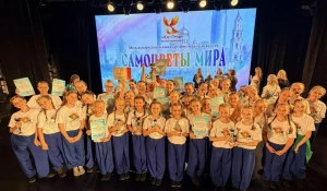 Танцевальная студия «Подсолнухи» из Барнаула на Международном фестивале «Самоцветы мира».