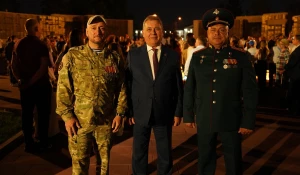 На мемориале Славы в Барнауле 22 июня прошли акции «Свеча памяти» и «Огненные картины войны».