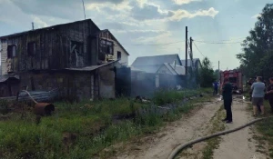 Мужчину спасли из крупного пожара 