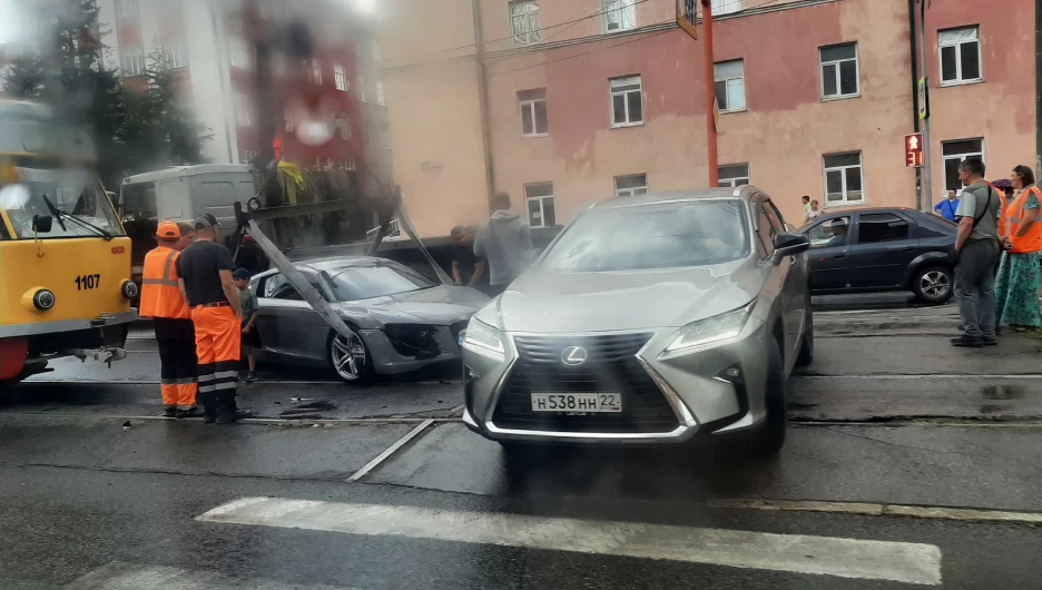 ДТП. ДТП в центре Барнаула.