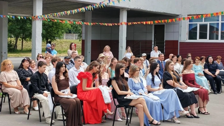Вручение аттестатов в Барнауле