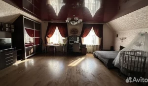В Барнауле продают коттедж за 25 млн рублей.