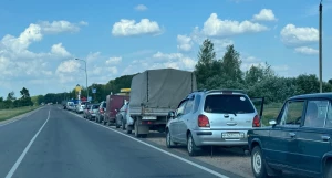 Очередь на заправку в Алтайском крае.