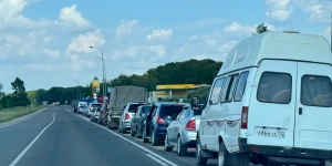 Очередь на заправку в Алтайском крае.
