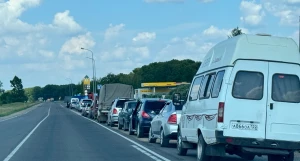 Очередь на заправку в Алтайском крае.