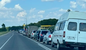Очередь на заправку в Алтайском крае.
