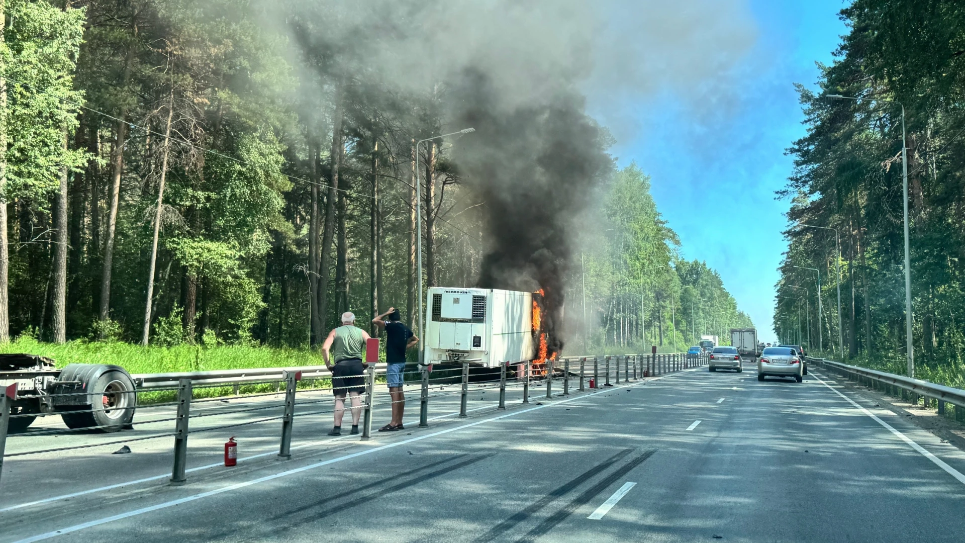 Автомобиль загорелся на дублере Ярославского шоссе