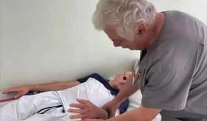 Турист, который хотел погладить змею на Алтае.