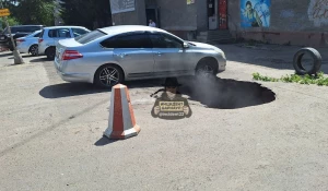 Провал асфальта в Барнауле