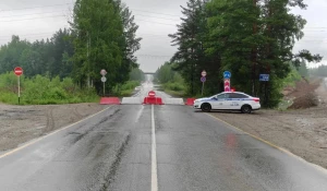 Ливни разрушили мост и затопили дороги.