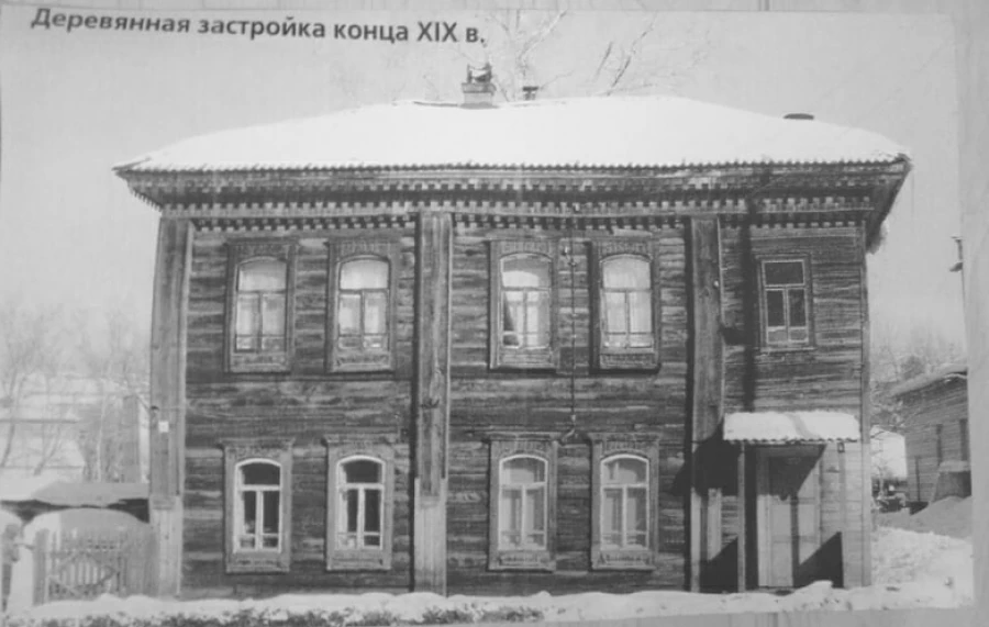 Здание, где раньше располагалась Ойротская фельдшерско-акушерская школа.