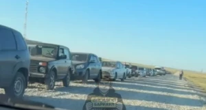 Очередь на заправку в Краснощековском районе.