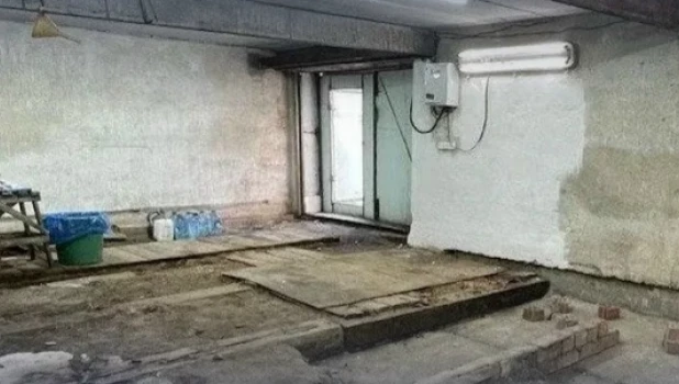 Мальчика удерживали в барнаульском гараже.