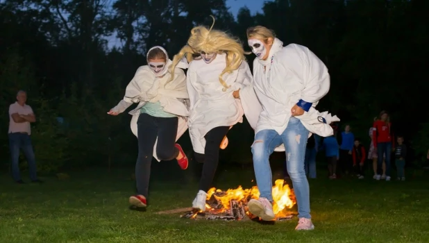 Прыжки через костер