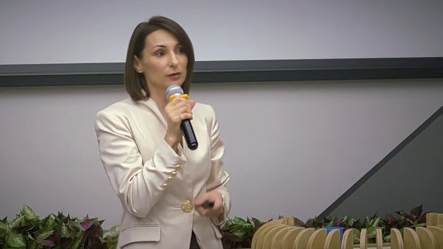Маркетолог, эксперт по личному бренду владельцев бизнеса, первых лиц компаний и узких специалистов Анастасия Заводная-Иващенко. Третий форум «PROШИТЬ СИБИРЬ» в Барнауле. 28 мая 2026.