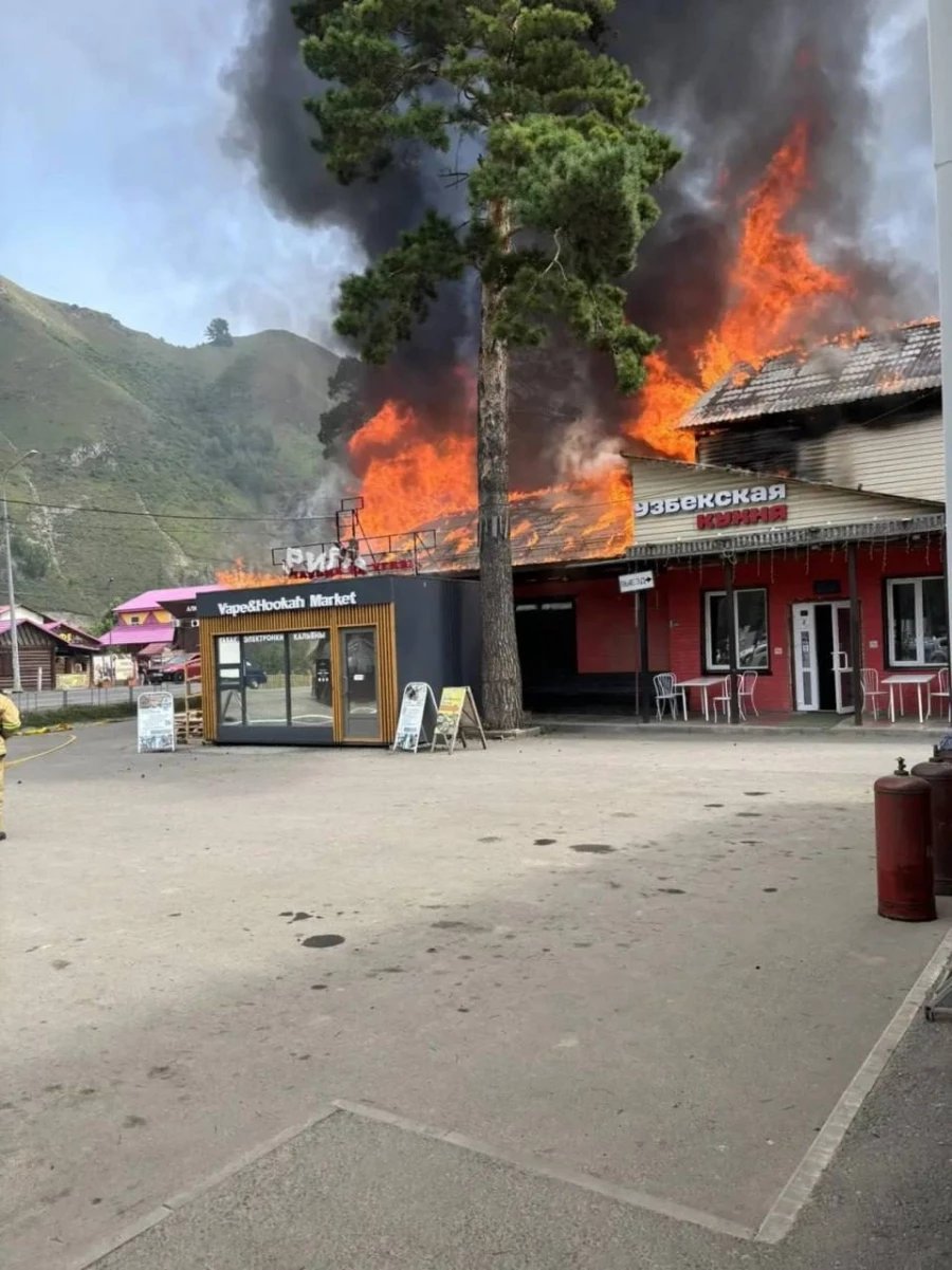 Пожар в центре Манжерока