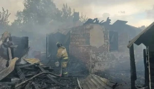 При пожаре в частном доме в Бийске погибли мужчина и женщина