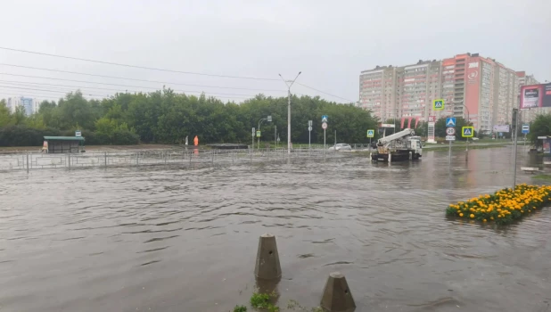 Последствия ливня в Барнауле.