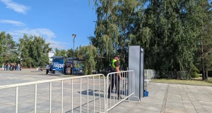 Красная дорожка, вход