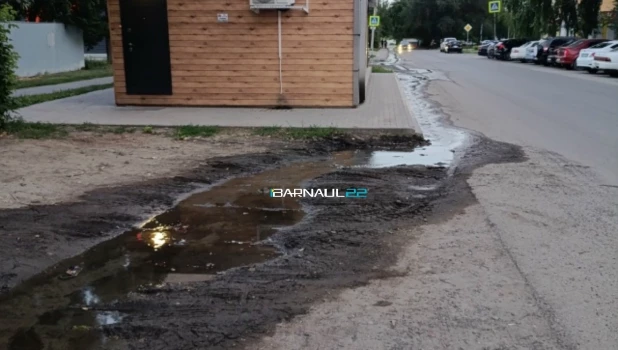 Течь из-под земли и колодца
