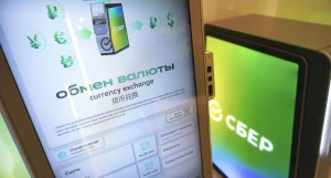 Сбер запустил обмен валюты в своих банкоматах по принципу «наличные за наличные».