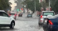 Барнаул на рассвете утонул в лужах и пробках.