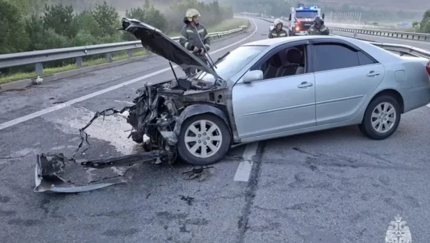 Легковушка врезалась в отбойник